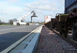 Chargement d'un train de fret sur le site de Saint-Florent